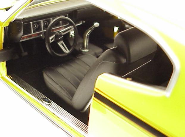 70GSXYellowDoor.jpg (44449 bytes)