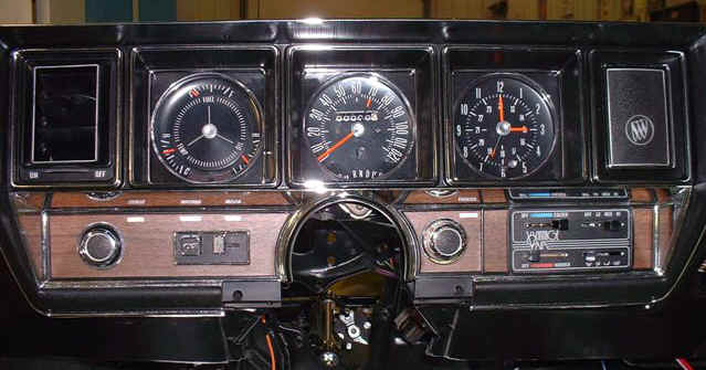 LS1GSXDash.jpg (81347 bytes)