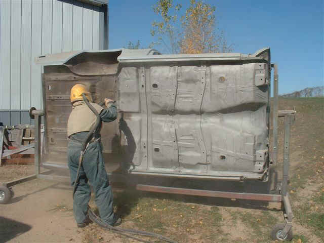 UndersideBlasting.jpg (62732 bytes)